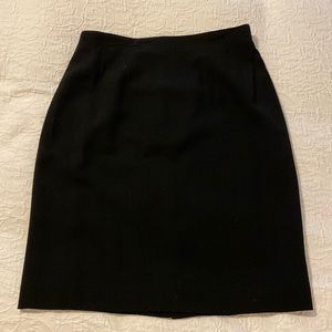 Black lined light weight wool skirt by Anne Taylor.  Size 10.  EUC.